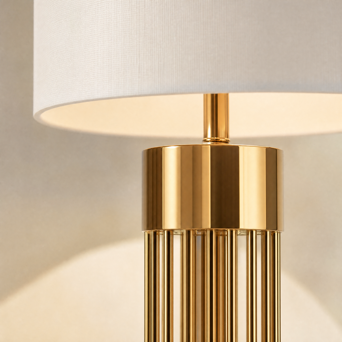 Bordslampa Guld med Tygskärm Aurelia – H 68 × B 38 cm