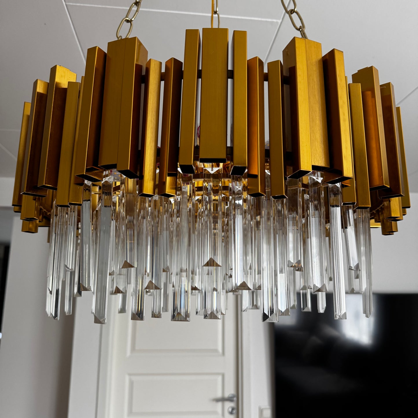 Kristallkrona Vienna 50 cm – Modern Guld & K9 Kristall - Mandset