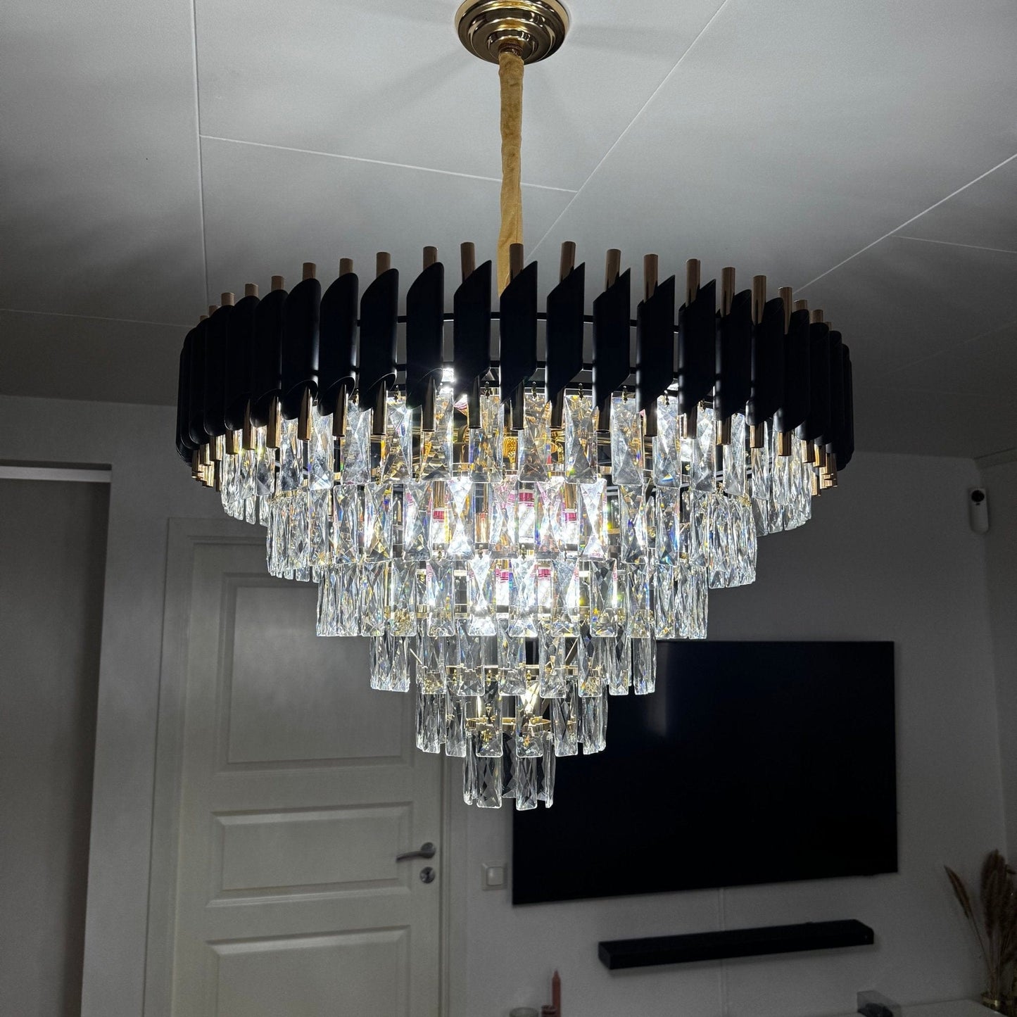 Mandset Kristallkrona Eclipse Black – Modern Svart Lampa med K9 Kristall 75 cm