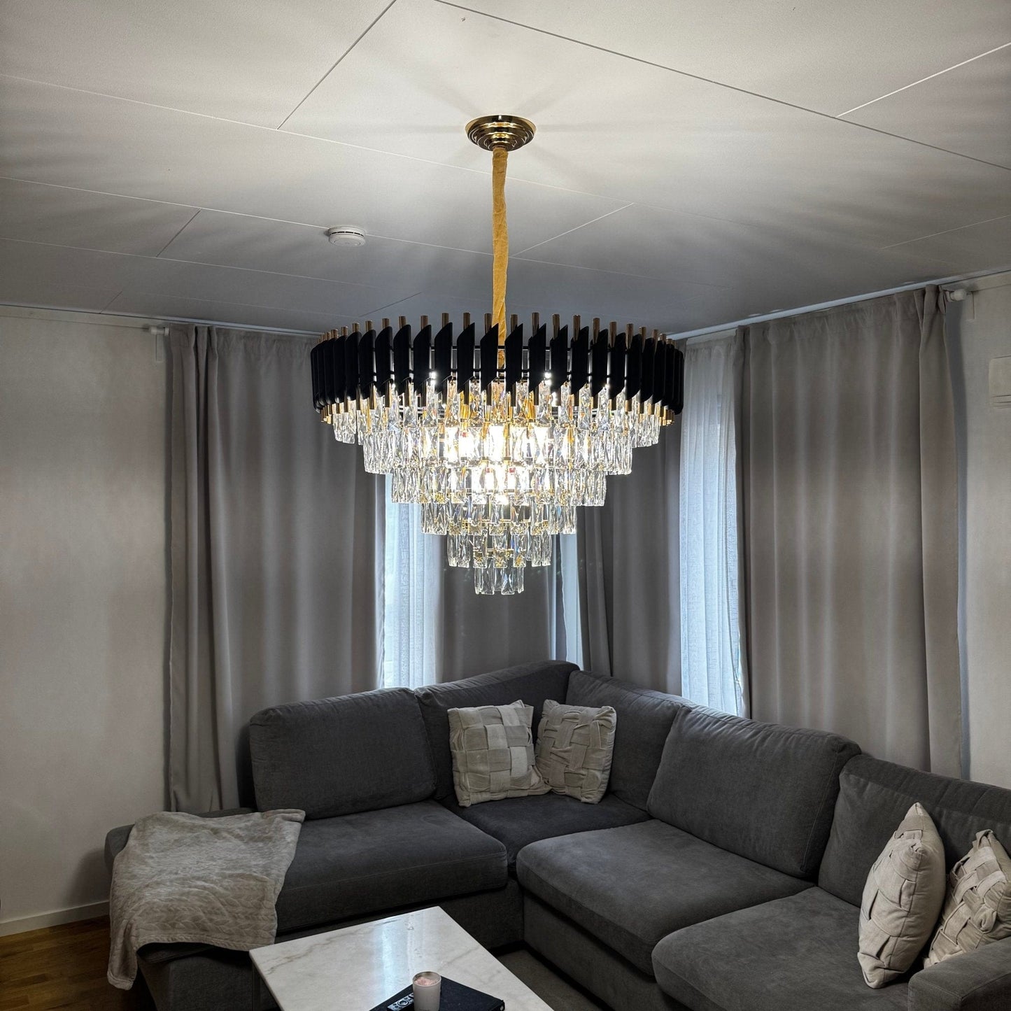 Mandset Kristallkrona Eclipse Black – Modern Svart Lampa med K9 Kristall 75 cm